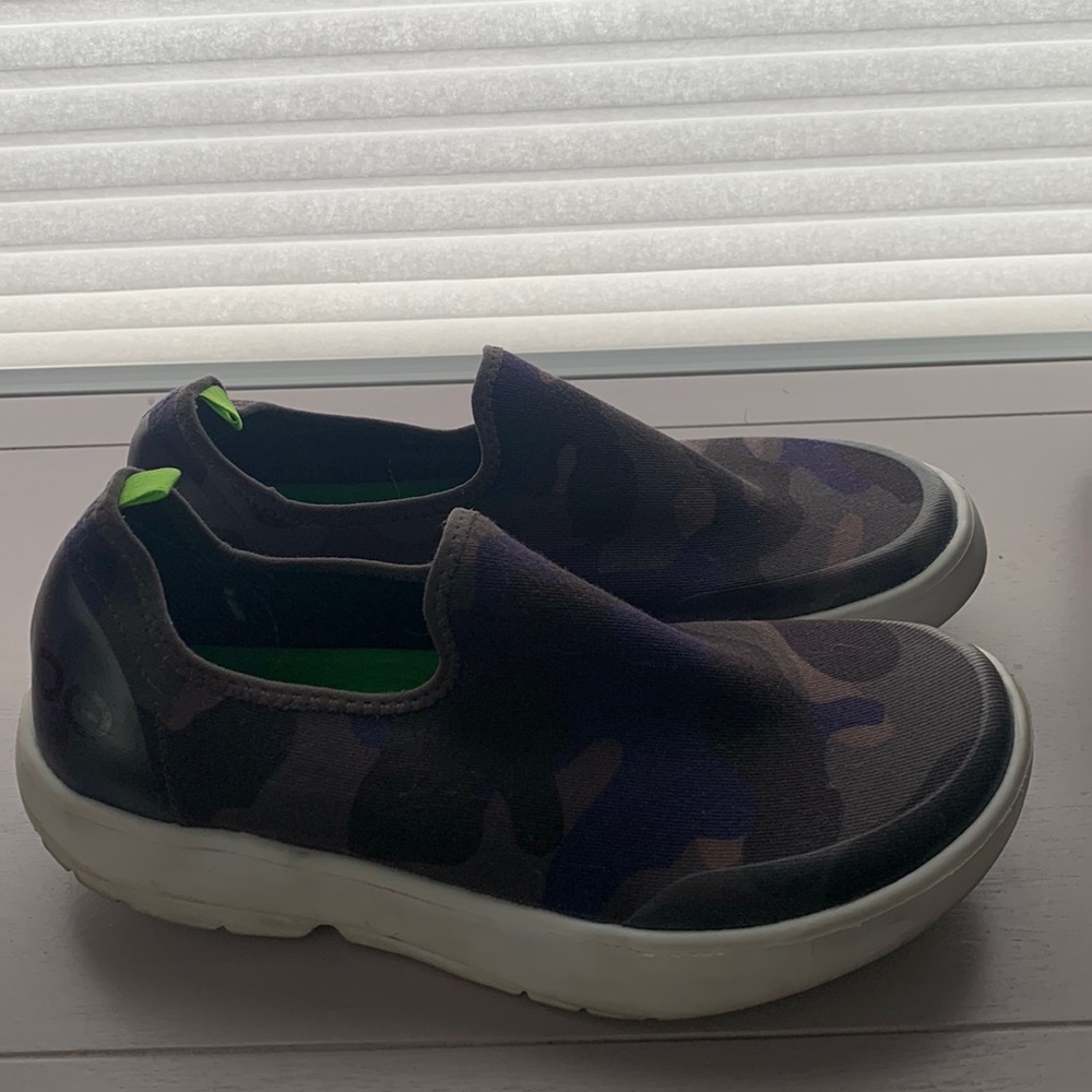OOfos Camo Walking Shoes